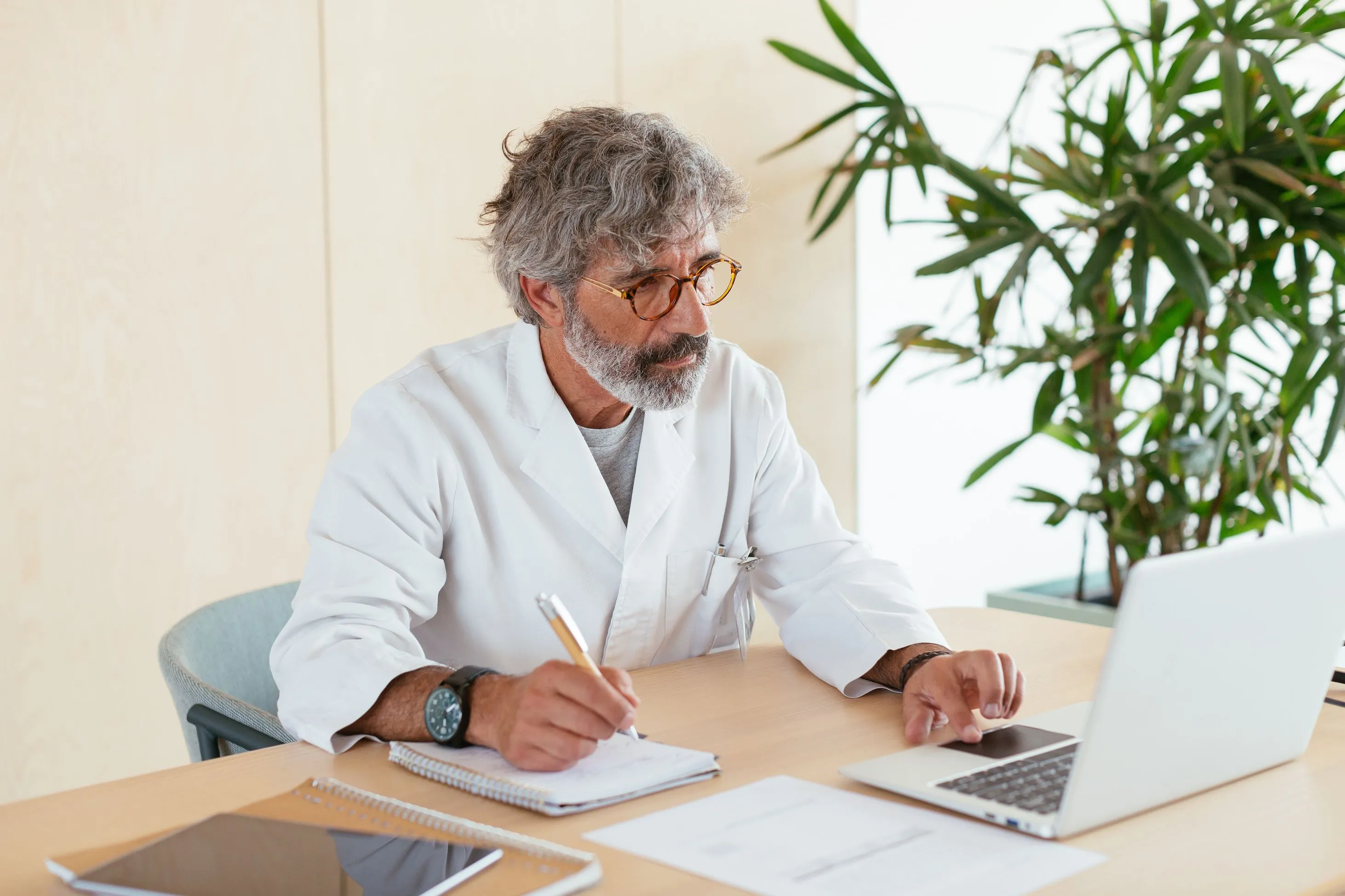 clinician providing healthcare online